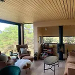 Live Among Trees In An Architect Drawn 度假居 *