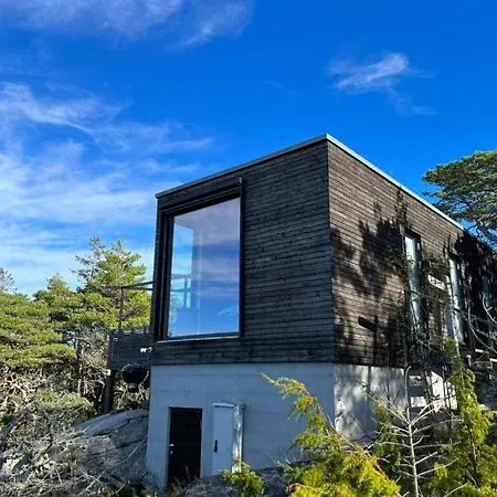 Semesterbostad Live Among Trees In An Architect Drawn Skjærhollen